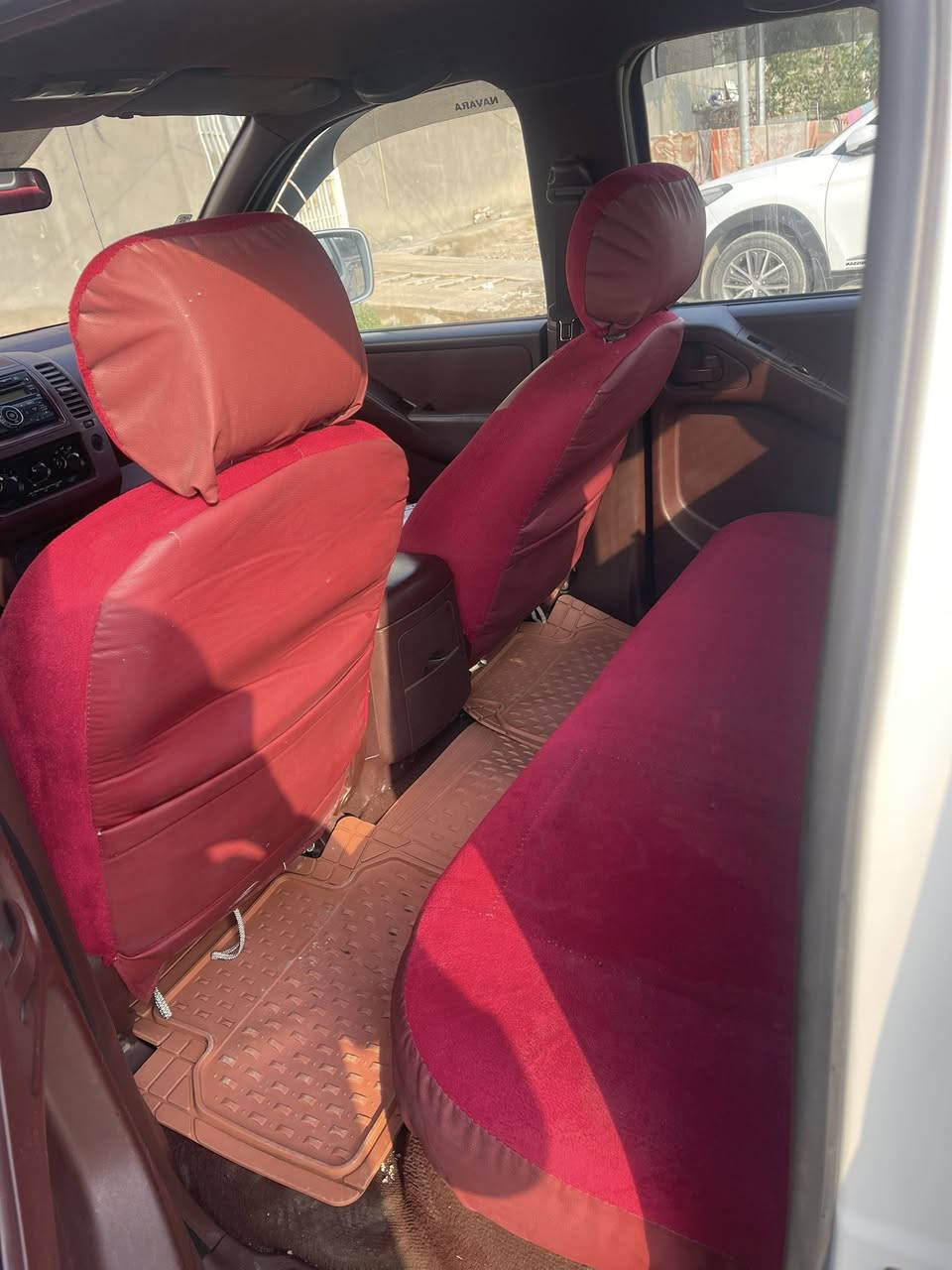 نيفارا  2013  مكفوله باسمي سيارة جديدة وجاهزة السعر 120 مكان النجف 
 موبايل ***********
