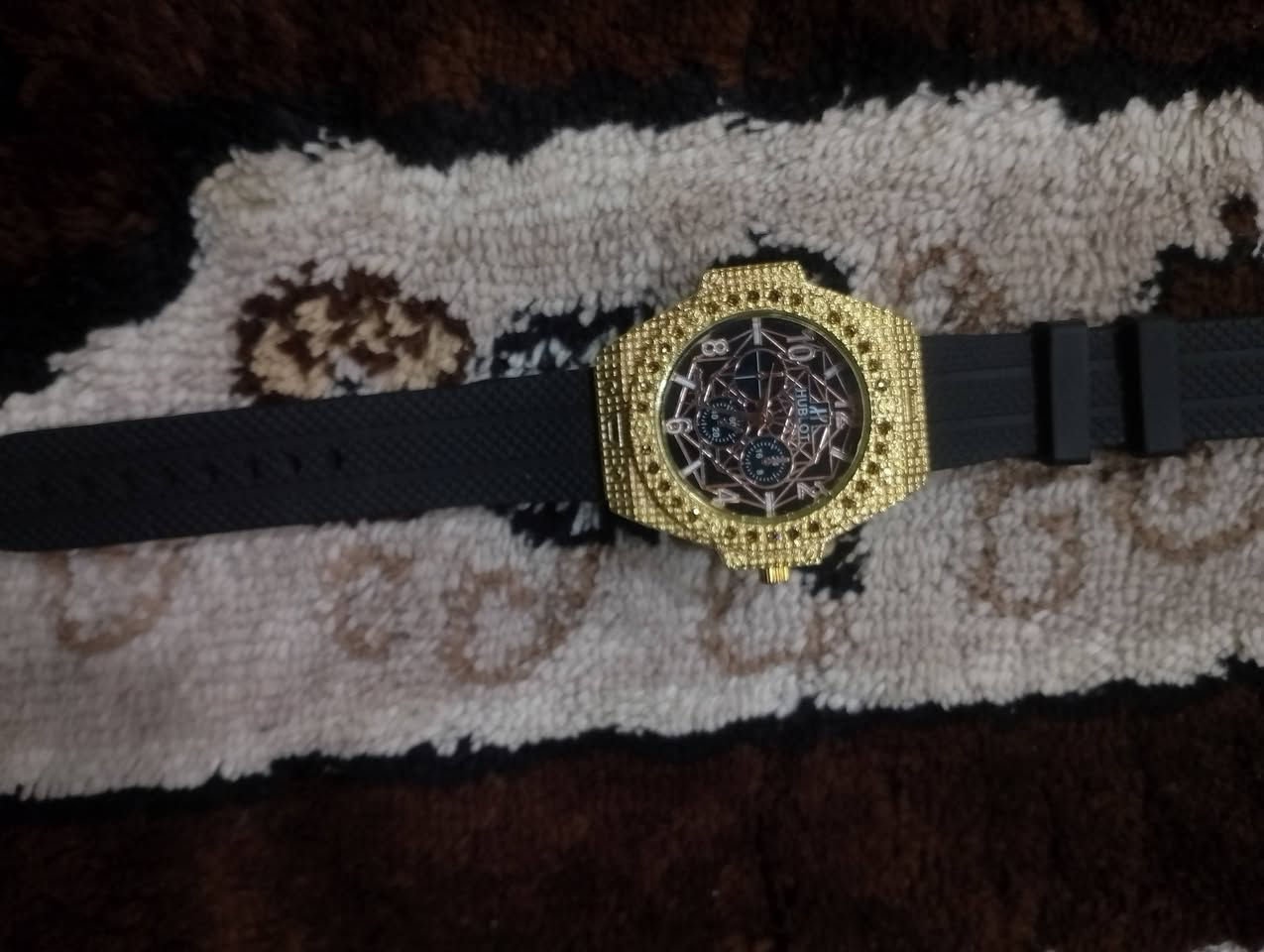 للبيع
HUBLOTماركة سوسرية فاخرة نسخة ماستر كوبي تصميم فاخر وجميل مطلي بالذهبي مرصع بالحجار الصغيره العاكسه للضوء سير مطاط 
المكان موصل اعطي سعر في التعليق


**إذا كنت صاحب هذا الإعلان وتريد حذفه لأي سبب، رجاءا أرسل رسالة إلى الدعم الفني**