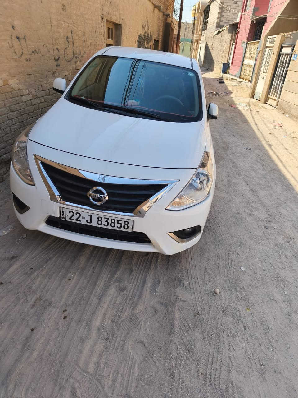 نيسان سني 
1-موديل 24
2-ماشية 57الف 
3-مابيه حادث بيه طخات بسيطة +بيه شخص بل باب 
4-مكان سيارة البصره 
5-سعر 116 وبية مجال
***********
