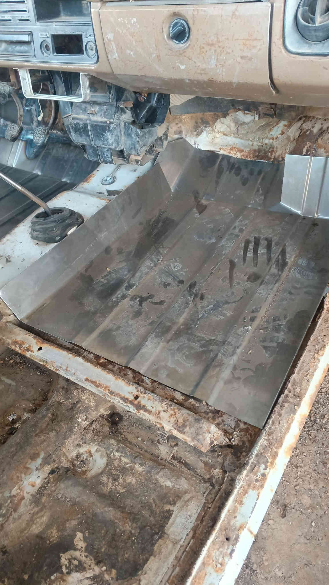 قبل الشغل وبعد الشغل عمل ارشد الحداد لتصليح كافه السيارات تصليح خيسان + تعمير السيارات بانواعها المكان النمرود قريه العباس رقم الهاتف للتواصل والاستفسار ‏‪***********‬‏
