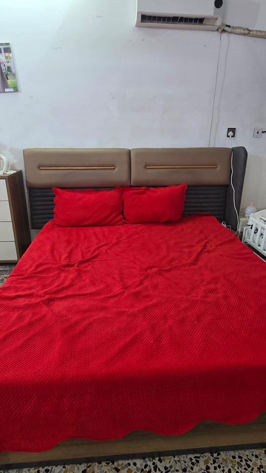 السلام عليكم غرفه تركيه للبيع 10قطع كلش نضيفه وبعد طبله قطعه ما مصورهم السعر مليون 200وبيه مجال الرقم :***********
