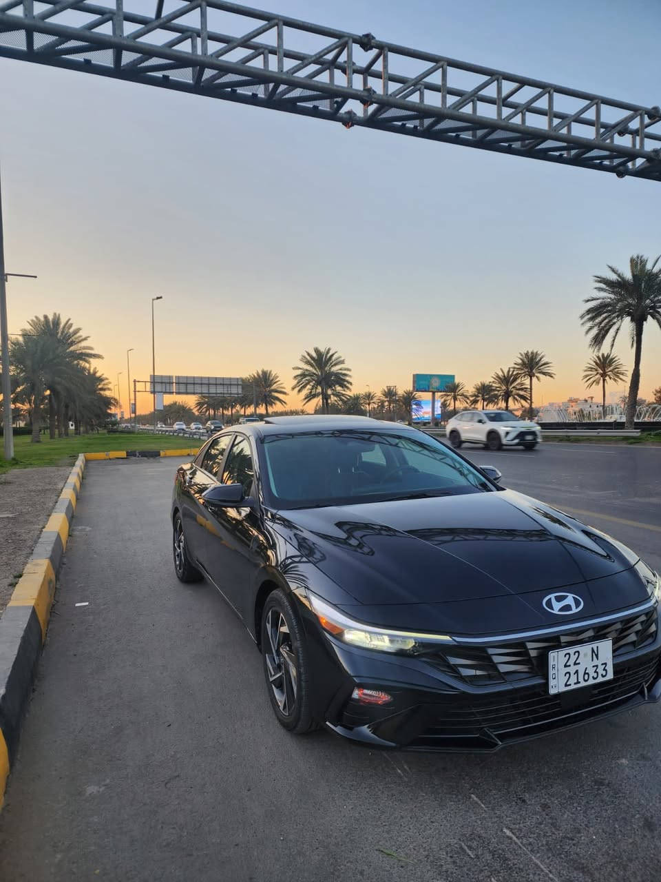 🚘 للبيع فقط – Hyundai Elantra 2024 🚘

🔹 زيرو – ممشى 5,000 كم فقط
🔹 اللون: أسود
🔹 فل مواصفات 1/1

📌 ملاحظة:
حادث جاملغ + جزء بسيط من الباب الخلفي (بجم كبس)
بدون فتح إيرباق – بحالة الوكالة ✔️

🔧 المواصفات:
▪️ محرك 2.0 (2000cc) دوش
▪️ بصمة تشغيل + تشغيل عن بُعد + ترحيب
▪️ فتحة سقف سلايد
▪️ مقاعد جلد + تدفئة
▪️ تدفئة ستيرن
▪️ شاحن وايرلس
▪️ إشارات بالمرايا
▪️ شاشة كبيرة متصلة + عدادات إلكترونية
▪️ لايت عدسات + LED نهاري
▪️ حساسات أمامية
▪️ منافذ شحن خلفية
▪️ كامرة 360
▪️ تحكم ستيرن + مثبت سرعة
▪️ رادار أمامي وجانبي
▪️ توقف ذاتي
▪️ نظام تحديد مسار + قيادة شبه ذاتية
▪️ أنظمة وضعيات قيادة
وغيرها من المواصفات المعروفة 🔥

📄 رقم أربيل – ترقيم جديد – تحويل مباشر)

📍 المكان: بغداد – قرب علوة الرشيد يم القوس
📞 للاستفسار: ***********
