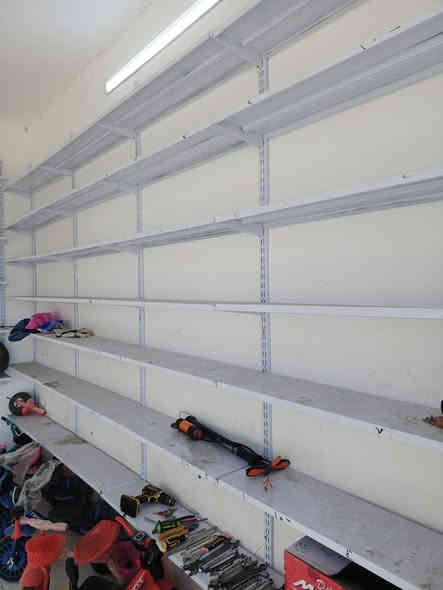 السلام عليكم غراض محل البيع
العنوان السماوه قضاء الخضر 
جام خانه .
قمريه محل
رفوف جدد
***********
