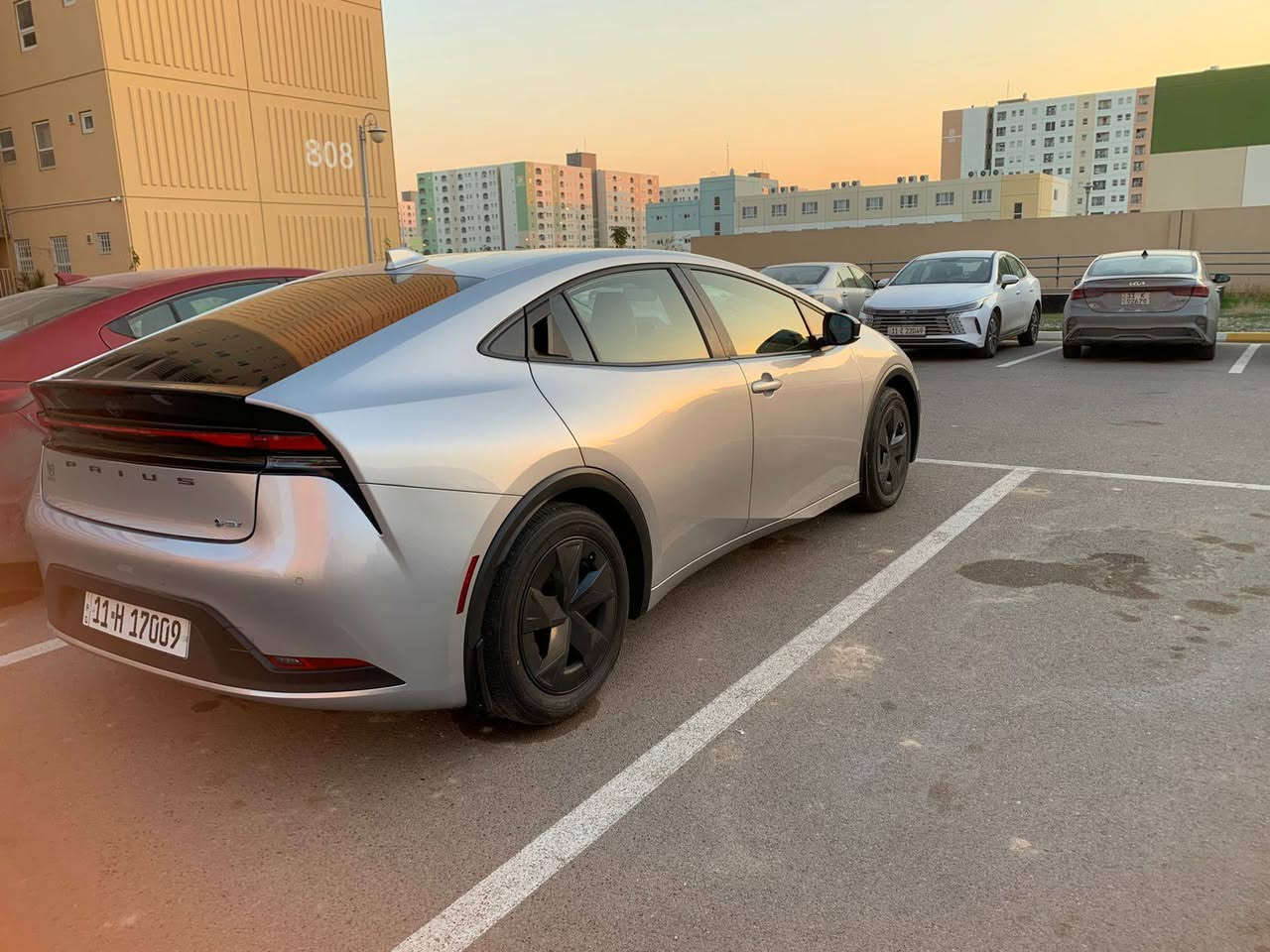 السلام عليكم تويوتا بريوس موديل ٢٤ دخول جديد حادث موضح بل صور تبديل بابين وشويه بل داير بجم كبس محرك ٢٠٠٠ هايبرد مواصفات حساسات امامي وخلفي رادار مانع تصادم بصمه وباقي المواصفات ماشيه ٥ الاف فقط مكفوله حته من الشخط السعر ١٦٣ لسياره مرقم بغداد بأسمي موبايل *********** مكاني شقق بسمايه
