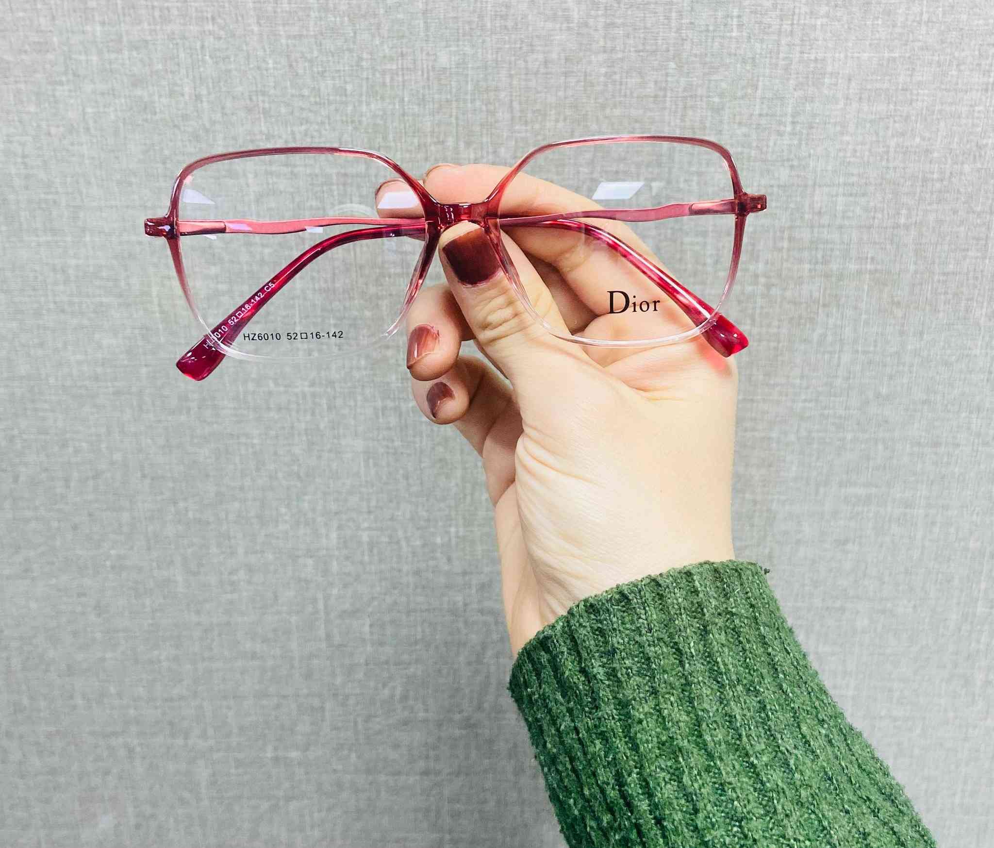 عوينات الهشام
,,,,,,,,,,,,,,,,,,;;,
عدسات طبيه/ تجميليه (ضمان لمده سنه.وتستطيع ان تلبسها بعينك دائما)
عدسات نظارات طبيه( كورية المنشا.وبيها ضمان)
اطارات من ماركات عالميه غير قابله للكسر
عروضنا مستمرة وباسعار رمزيه قياسا بالاخرين
تستلم نظارتك في حينها
البس نظارتك .بفحص دقيقه وغير مسببه للازعاج. ولاتسبب اي مضايقات عند لبسها
خصم : للطلاب والمعلمين والاساتذه ..والايتام والارامل
العنوان/ الاعظميه / سبع ابكار / مقابل مشتل الشرق/ فرع المضمد ابو سجاد / مجاور مياه الجوهرة
*********** ( واتساب)
زورونا ..تجدونا في خدمتكم ونرضيكم
