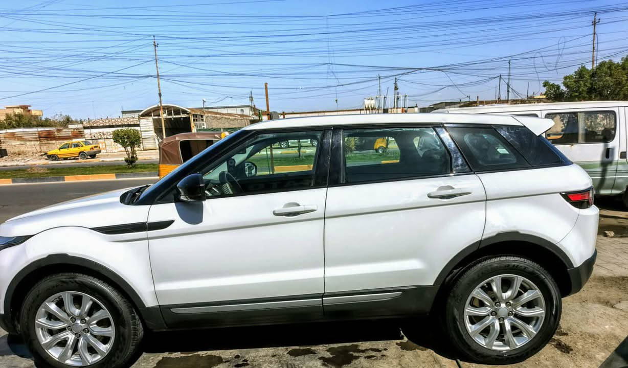 بعد اذن وموافقة ادمن الكروب مع التقدير
بسم الله الرحمن الرحيم
رانج روفر إيفوك موديل 2019
ترقيم: أربيل
وارد: خليجي – استلام وكالة 
الحالة: نظيفة جداً، خالية من الضرب والصبغ
المحرك: 2000 تيربو
الممشى: 45 ألف كم فقط
ملاحظة: الكازكيت مفتوح فقط
المواصفات:
بصمة تشغيل
سقف بانوراما
 الداخل اسود 
شاشة كبيرة
درايف مود (وضعيات القيادة)
حساسات أمامية وخلفية
إشارات بالمرايا
فرامل طوارئ تلقائية
مثبت سرعة
تراكشن كنترول
كاميرا خلفية
السعر: 16,400 دولار
أو مراوس مع رانج روفر فوغ أو سبورت موديل 2012 أو 2013 على أن تكون نظيفة جداً.
الموقع: بغداد – حي أور
للاتصال: ***********
***********
