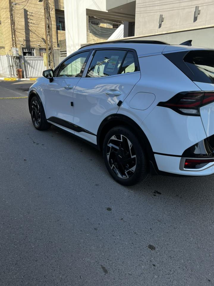 كيا سبورتج خليجي موديل 2023 جي تي لاين GT  لاين فول مواصفات بانوراما بصمة محرك 2000 تبريد قطعتين كشنات جلد تدفئة تبريد تشغيل عن بعد حساس امامي خلفي جنطة كهرباء السيارة مكفولة من الصبغ والبارد ماشية 46 الف السعر  230 مكان السيارة بغداد تلفون ***********
