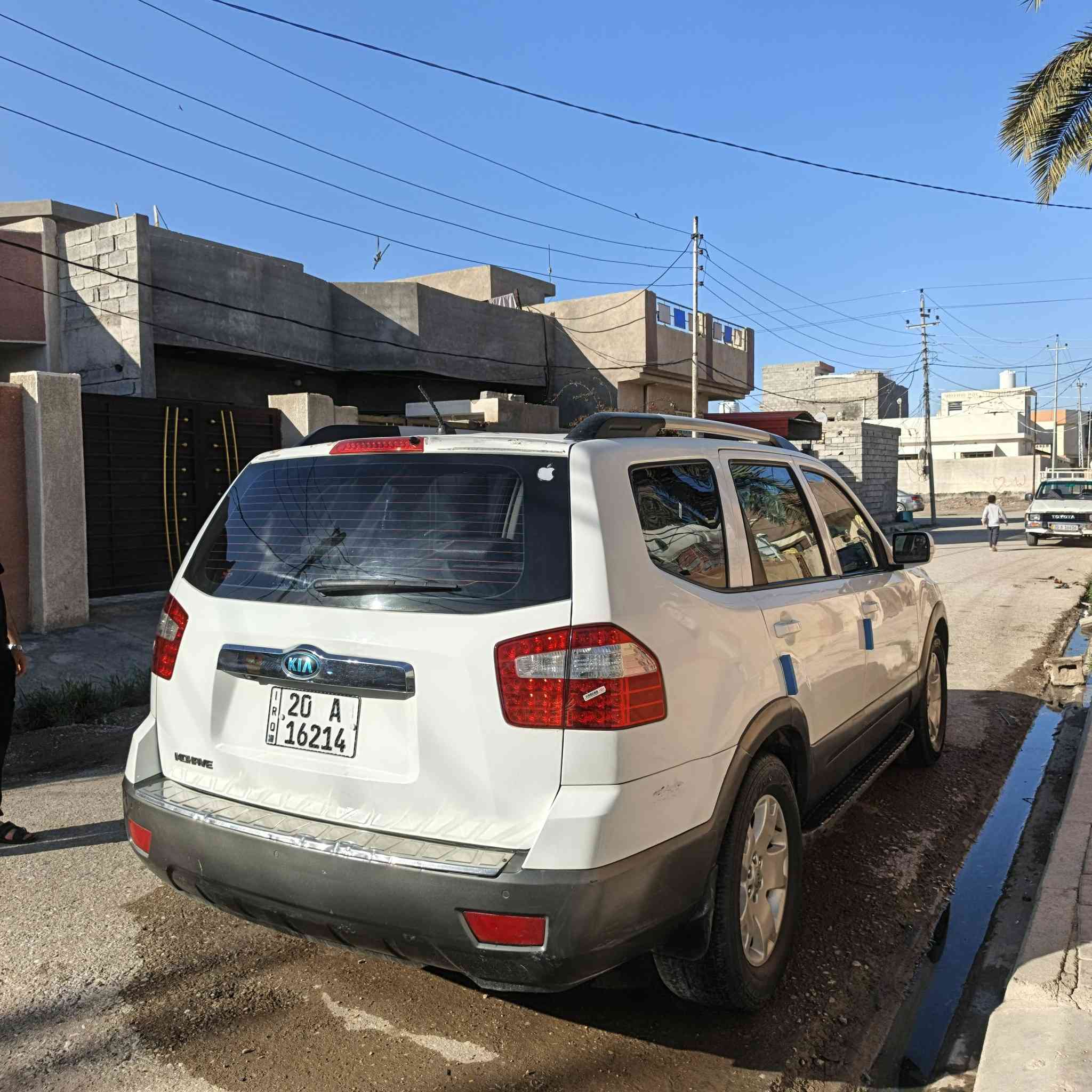 السلام عليكم كيا مهافي موديل 2013 رقم ديالى دولي محرك وكير وحدادية كفالة عامة السيارة بيهة قطع صبغ بدون اي ضرر مواصفات: السيارة فتحة مع كشن جلد السيارة نضيفة مال جناي السعر 118 وبيها مجال العنوان ديالى بعقوبة تقاطع السادة للاتصال *********** وغير متواجد على الفيسبوك ✅.
