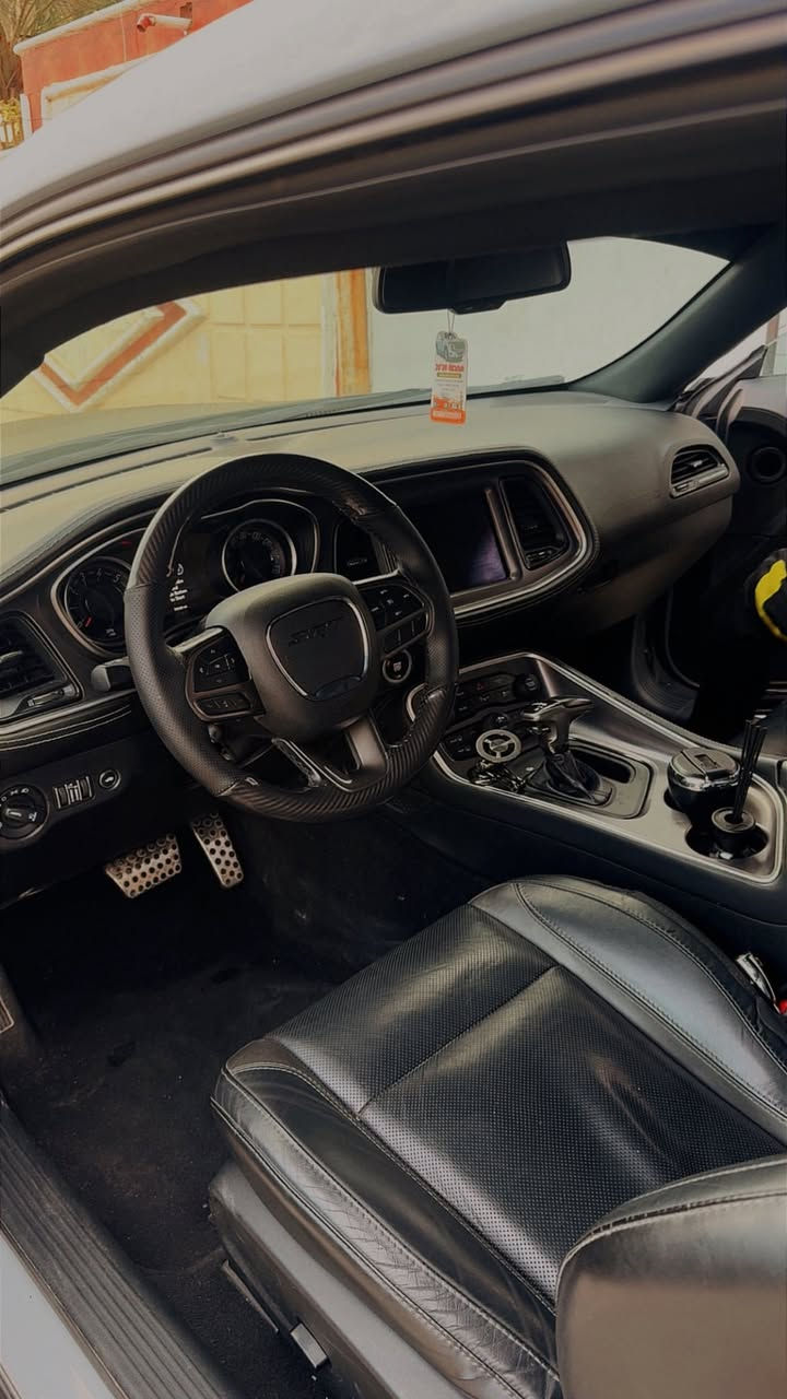 السلام عليكم

دودج جالنجر • 

الموديل • 2020

اللون سموك 

المواصفات • فول عدا الفتحه SXT Plas 

مشي السياره ما يقارب 75:000ميل

حساسات • 

رادارات  • 

اناره اماميه و خلفيه .

ويل كاب كبير • 

داخل احمر • 

تحكمات ستيرن • 

مثبت سرعه • 

شاشه كبيره • 

تدعم نظام ألابل كار بلاي• 

و الاندرويد أوتو • 

كشن جلد اسود• 

كشن كهربائي • 

هاند بريك رجل • 

الخ•••••

السياره كلشي فول عدا الفتحه سنويه بسمي تحويل ثاني يوم هزه جديده 

السياره مرقم دهوك• 

حادث السياره • ضرر السياره جداً بسيط •

الجاملغ مع حافه البونيد بس البونيد مبدل مال هيلكات 

و الجاملغ صبغ • 

مكان السياره • الانبار. الفلوجه • 

للتواصل عبر الواتساب •*********** • 📞
