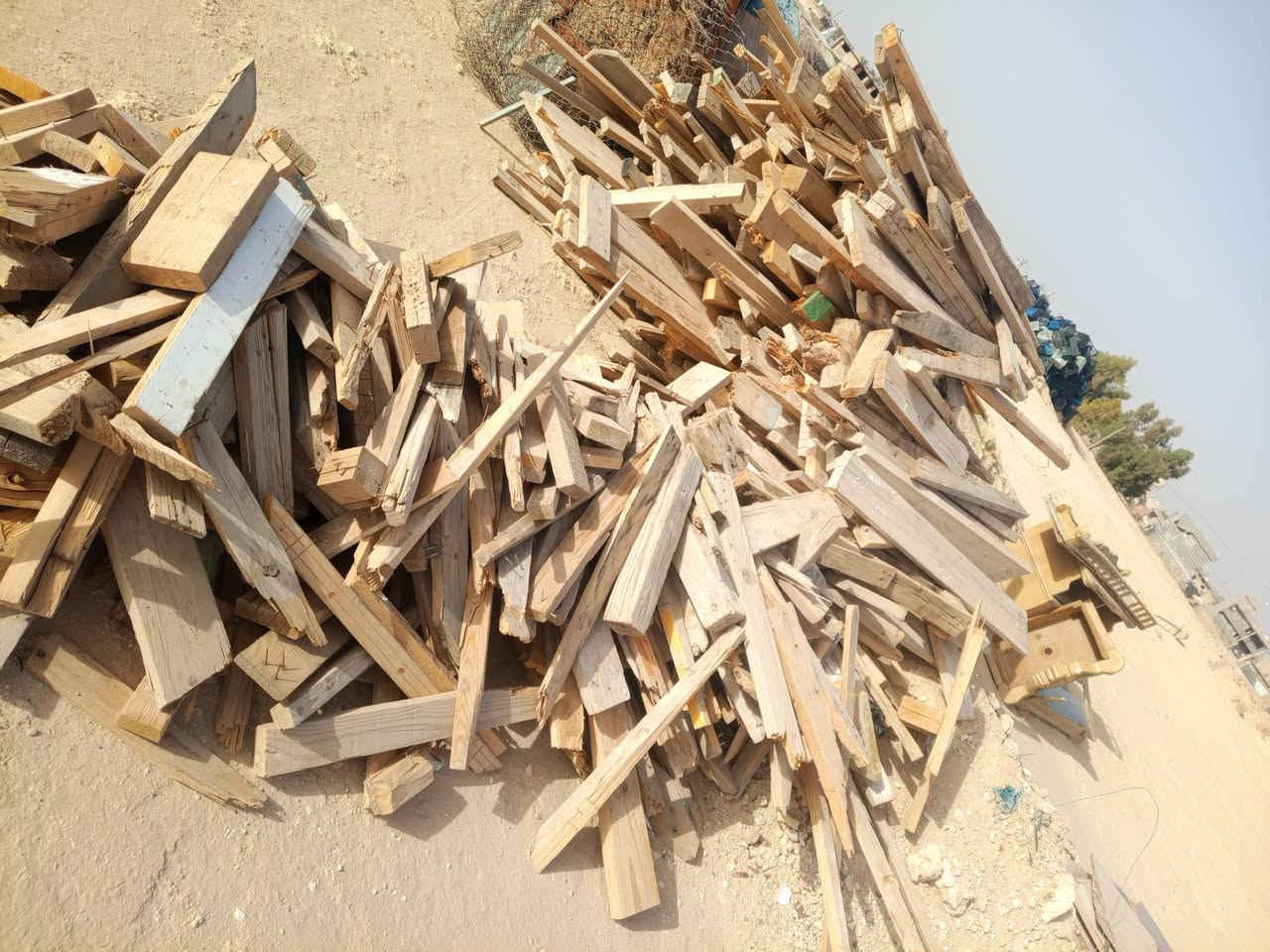 السلام عليكم سيور خشب للبيع المكان حديثه لنبار مقابيل لمستشفى الجديد السعر 250وبي مجال *********** اكو توصيل حسب لنتفاق
