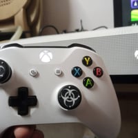 اكسبوكس ون اس ذاكرة ٥٠٠ بداخله ٥٩ لعبة ممتلكة كل لعبه سعرها ١٠ و١٥ وان...