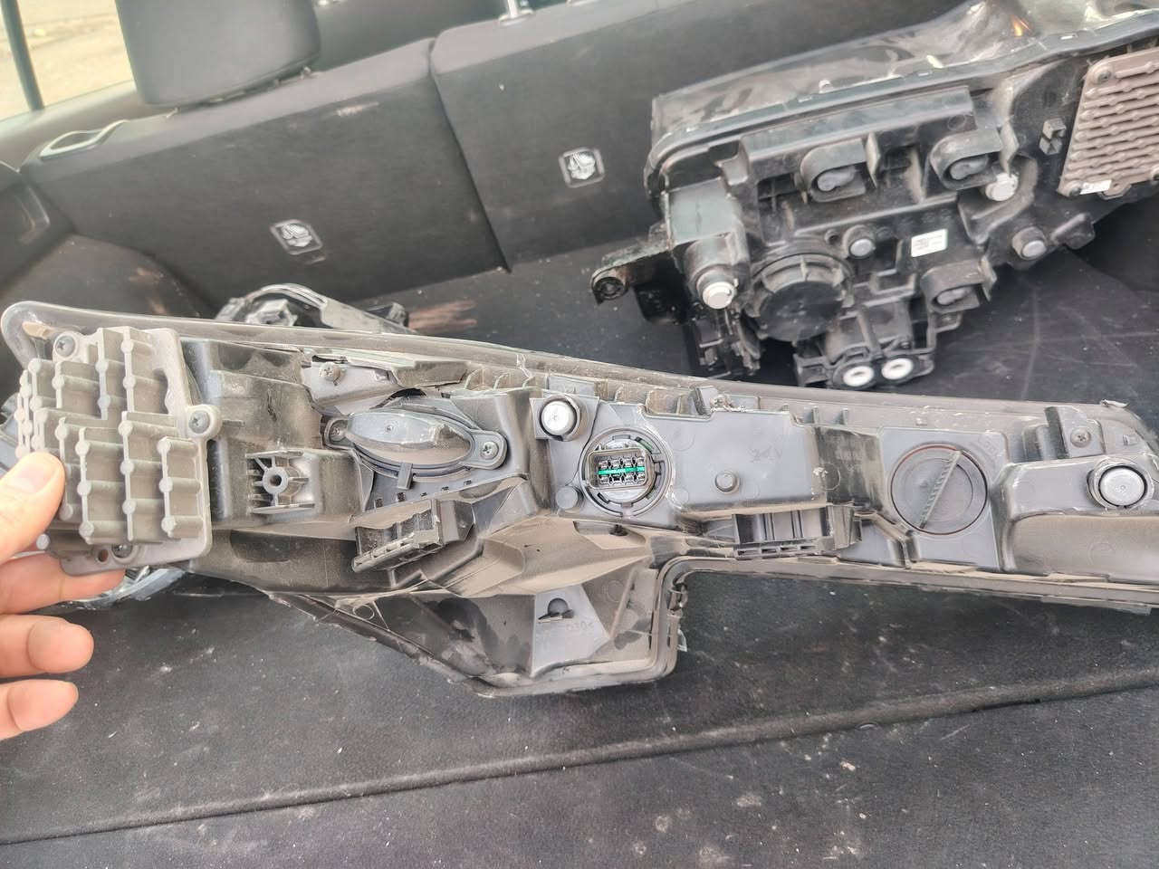 سلام عليكم عندي هاي القطع للبيع
لايت امامي 
ليد امامي
لايت امامي بس بس عدسة و خريطة
***********
عنوان اربيل
