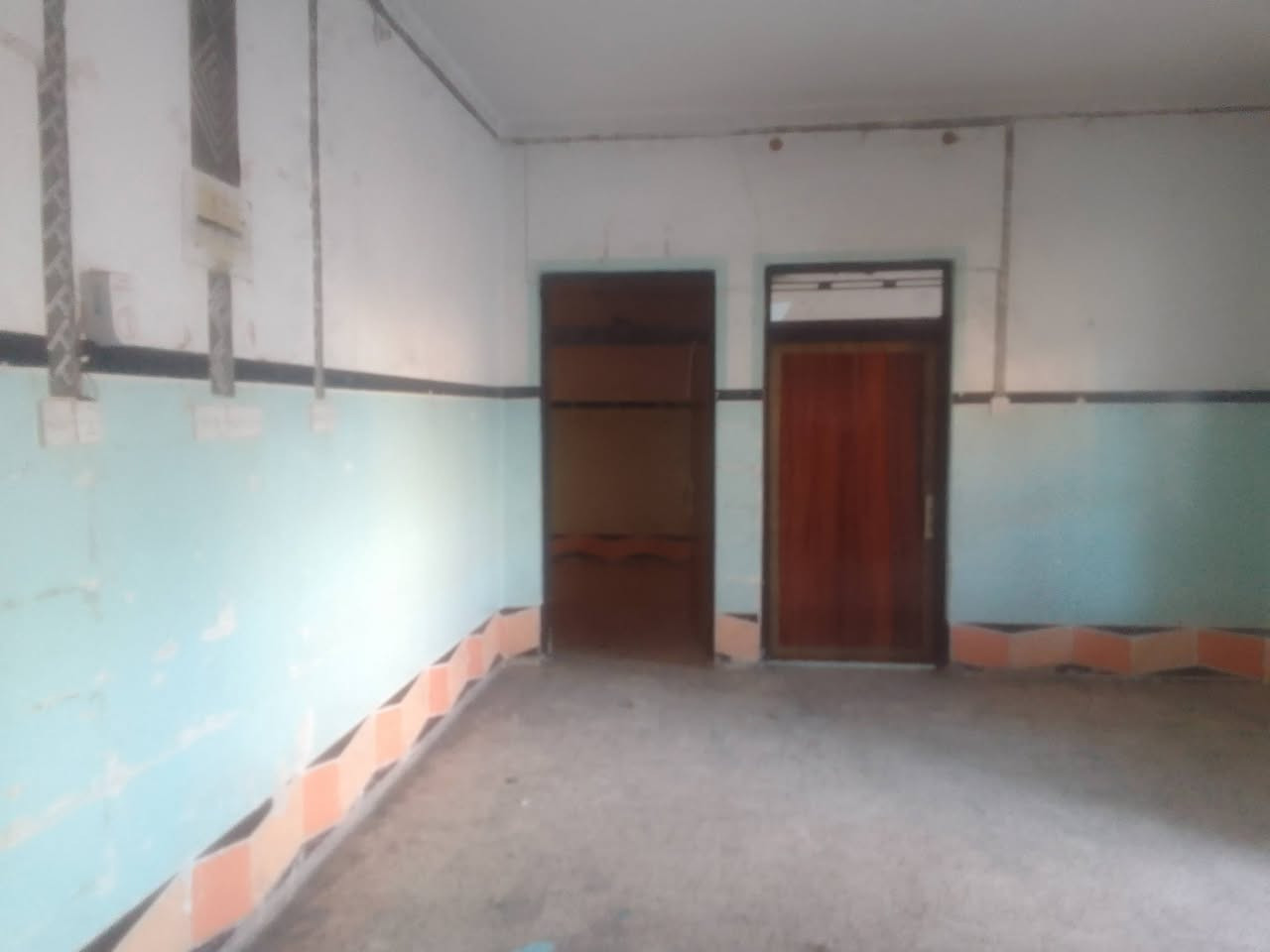 بيت للبيع بيت طابقين منطقه حي وحد يم مدرسه تقدام بيت ٧غرفه نوم سند طابو صافي سعر ١٢٠مليون ***********
