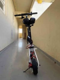 سكوتر للبيع  يتحمل وزن 95 ويطبق وزنه 5الى10كيلو وبطاريه ليثيوم البطاري...