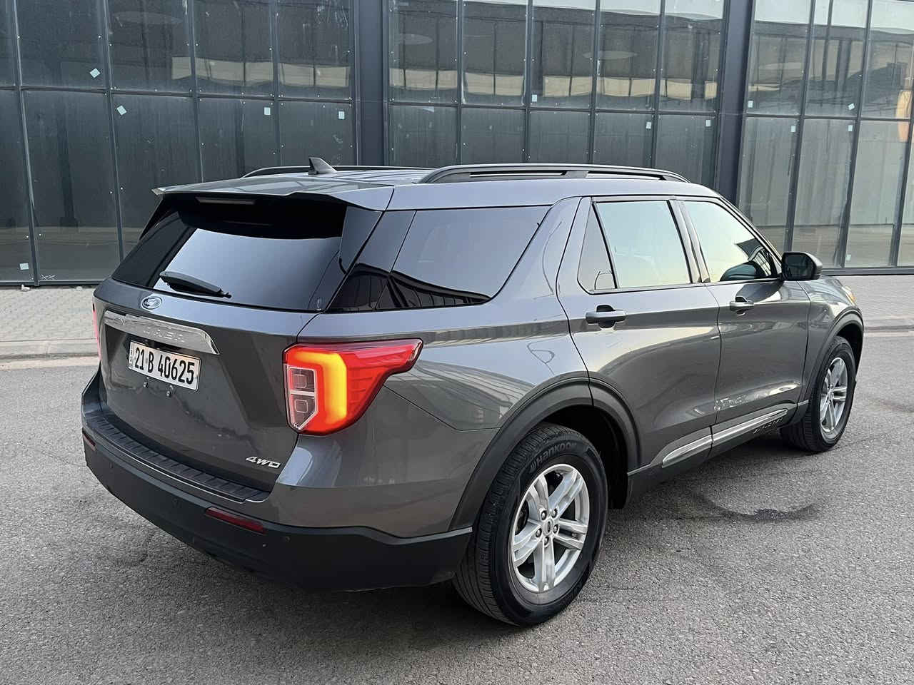 فورد اكسبلورر ٢٠٢٢ XLT 4WD
ماشي ٤٤ الف ميل 
حادث خفيف 
جاملخ سكن صبغ 
و باب جهة سائق بدل بلادي 
بدون داخل و بدون ارباك 

مواصفات 
رادار كاميرا حساس 
بصمة شغال 
كشن بدل جلد 
كشن كهربائي 
كشن تدفئة 
كشن ملكي 👑

رقم جاهز 
كير محرك كل بشرط 
سعر ٢٣٥$ ورقة و مجال 
مكان سليمانية 
***********📞
