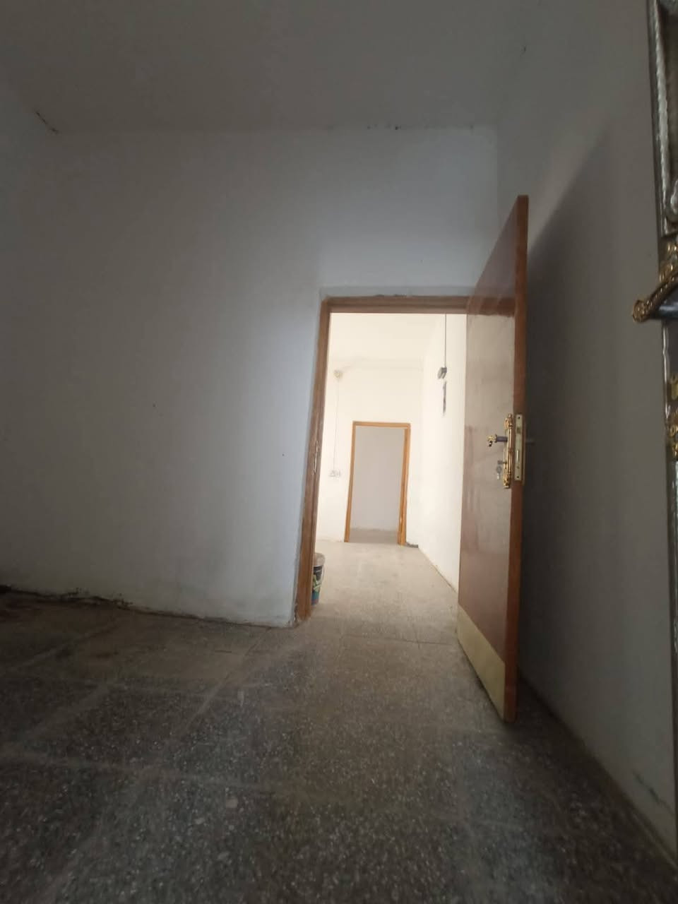 بيت للبيع قطاع ٨٤
مساحه ١٠٠ متر طابق واحد 

بناء شيلمان نظيف جداً 

موقع مميز مجاور شارع ٦٠

وقرب شارع ١٠٠

غرفه وصاله ومطبخ وستقبال 

وصحيات داخليه وخارجيه ومكشوفات 

السعر ١٠٠ مليون مع مجال 

ملاحظه البيت حاليا فارغ 

للاستفسار مكتب الخالدي للعقار

موقع المكتب حي ميسان شارع كيات قبل تقاطع شارع بوريات 

او الاتصال على الرقم التالي

***********

***********

***********
