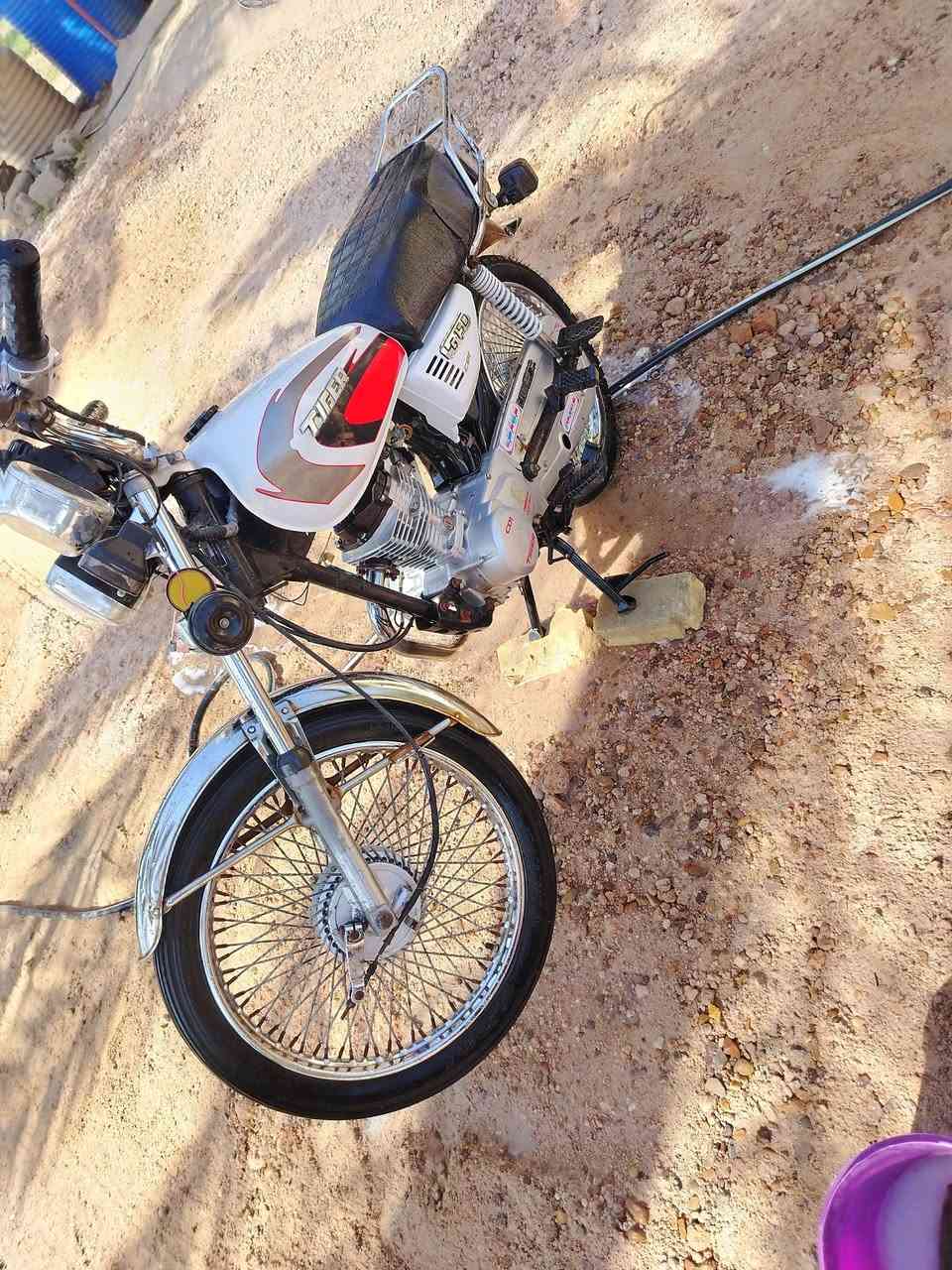دراجه تايكر موديل 20 أوراق اصولي مكينه ما مفتوحه تانكي وصفاحيات جديد مكان حله 460 كله شغال ***********
