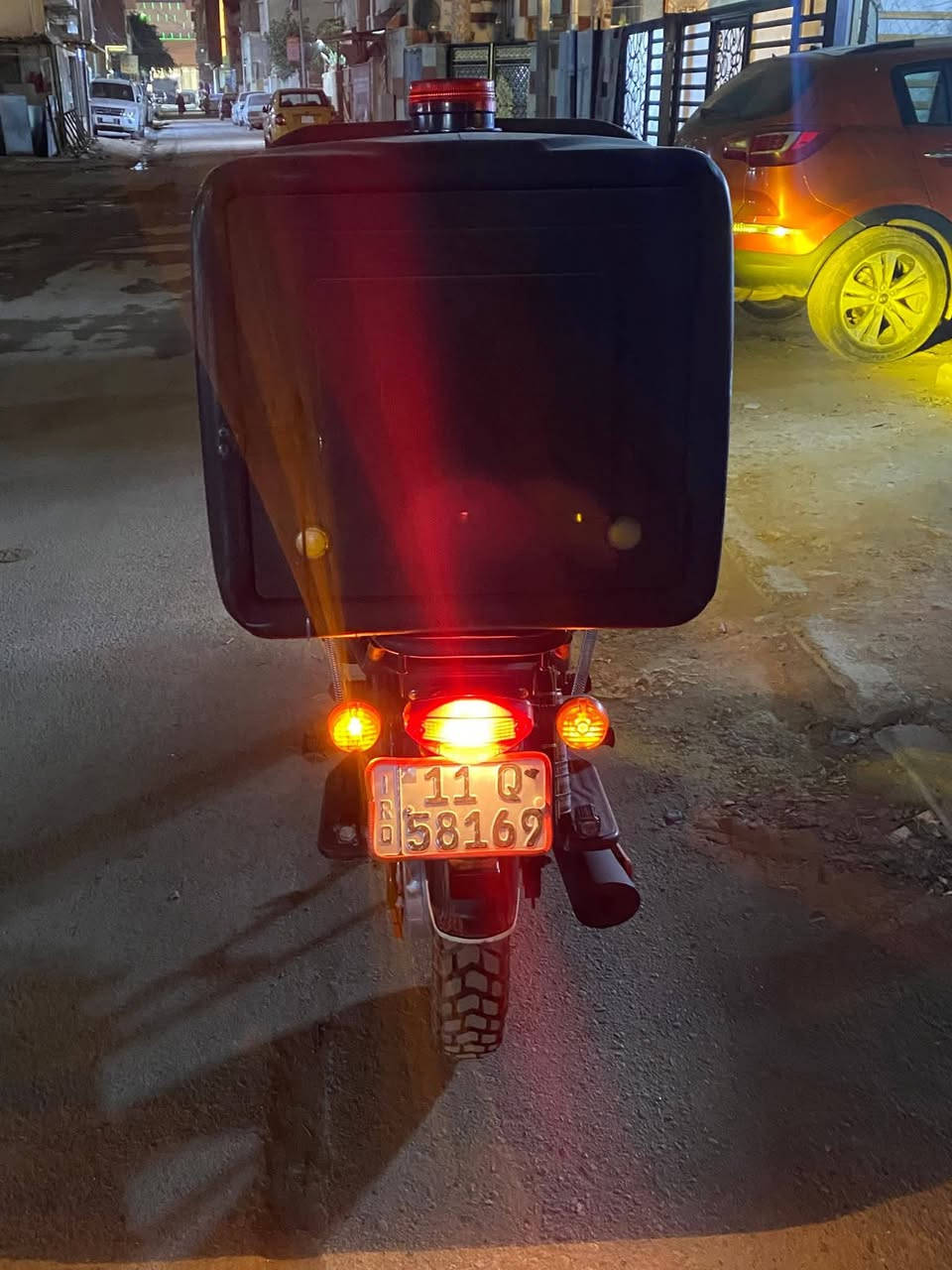 سلام عليكم بوكسر للبيع موديل 2023 الدراجه زير زير تجي اتكلب وجيب وياك فيتر شرط الفحص الرقم الانكليزي الدراجه خير من الله متتعب بيها ابد تاخذها كبل تطلع بيها للشغل حلوه كلش واحلا من الصور بهواي مكاني حي النصر السعر 2800وبيها مجال بصيط رقم الهاتف ***********
