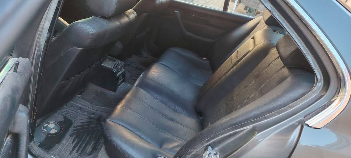 سلام عليكم مرخصت الادمن بي ام ٥٢٥ محرك ٣٥ مفتوح السياره جاهزه خير من الله بيها نواقص قليله عوزها بس ارفلوو لا ضربه ولا دحجه صبغ عام للجماليه تبريد ثلج ويه السويج ويل كب جديد كير جديد اوتماتيك ستوني شاده سعرها ٥٥  مكاني نجف ***********
