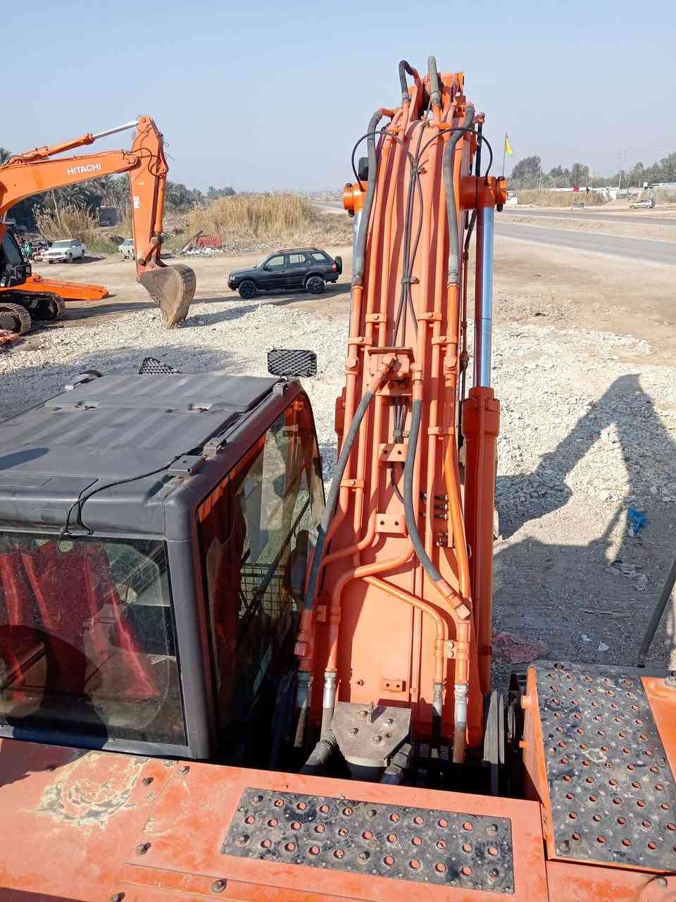 السلام عليكم حفاره جي فايف موديل 2015 وظع شركه مظخه محرك بم كشره نظيفه وحلوه 90/100 زناجيل رولاة جدد حداديه 75/100 العنوان واسط عزيزيه للاستفسار (***********)***********)
