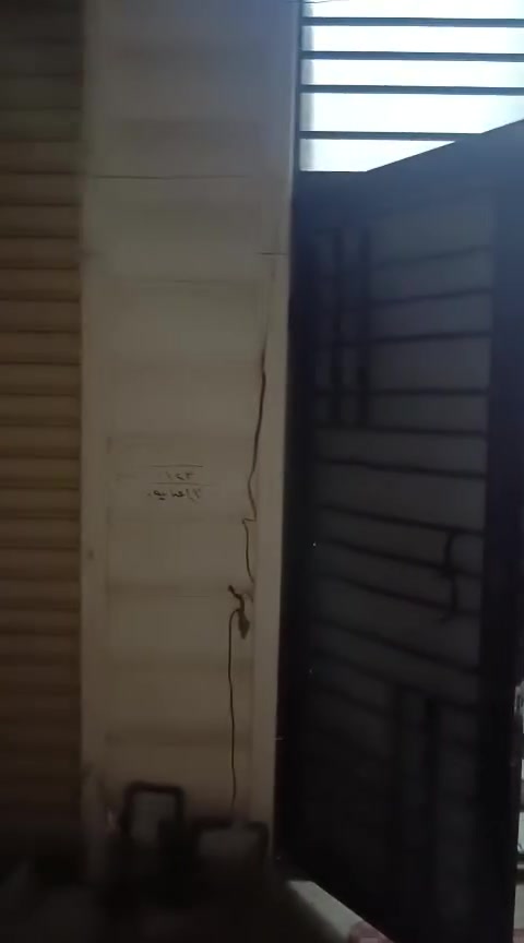 شقة للرهن 
شقة طابق اول على شارع الهنيدية في منطقة البهادلية قرب مستشفى الكفيل حي العذاري  مساحته 95 م تحتوي على غرفتين وصالة وصحيات وسطح البناية سعر الرهن 25 مليون لسنتين قابلة للتجديد باتفاق الطرفين للتواصل ***********
