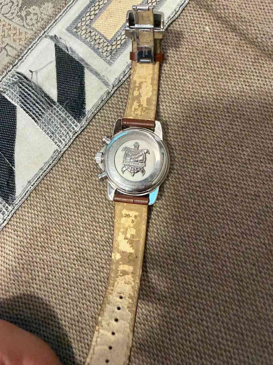 ساعة سيرتينا السويسرية Certina 1888 
اسم الموديل: Certina DS Podium Chronograph
الساعة مستعملة مع العلبة والكتلوك اصلي الصناعة سويسري 
كرونوغراف (Chronograph): تحتوي على عدادات فرعية لحساب الوقت 
السعر 450 الف 
للاستفسار ***********
مكان بغداد البلديات
