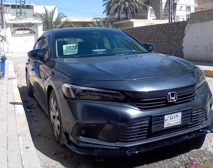 هوندا سيفيك سبورت24
ماشيه 26,الف  محرك 2000 تنفس طبيعي  بانزين وليس هايبرد بيه بنيد وجاملغ مبدلات وباب فقط كلير  علمنا راديتر اصلي ماصلته الدعمه 
السياره بدون رقم بعده ع فحص تسجل كل المحافضات عده الشمالي 

135ورقه وبيه مجال حك الجيه
مكان السياره سامراء 

رقم ***********
