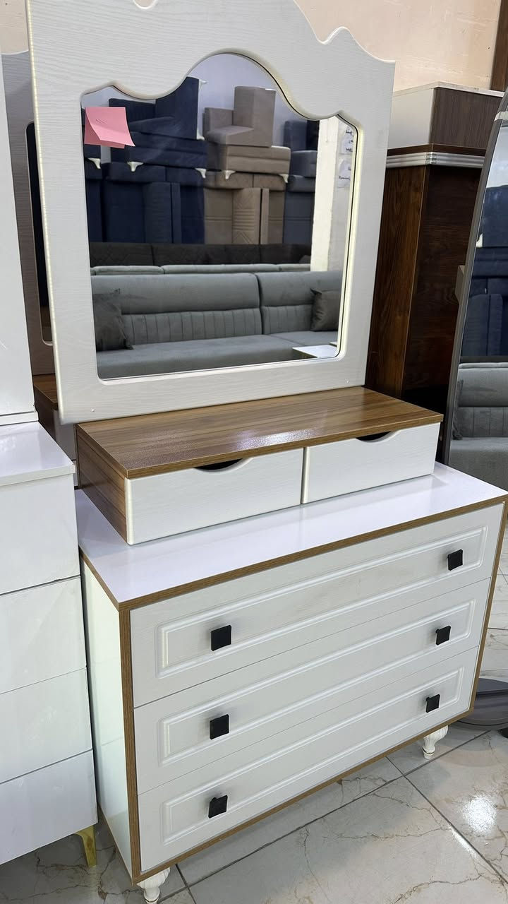 اهلا وسهلا بكم زبائننا الكرام نقدم لكم مجموعة متنوعة من الأثاث الحديث بأنسب الأسعار للحجز مراسلة الصفحة متوفر توصيل ***********
