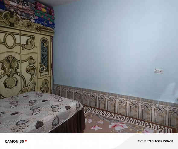 السلام عليكم 
بيت زراعي مساحه 200للبيع بناء حديث قابوق وكونكريت 
متكون من غرف 2 وصاله وديوانيه وصحيات داخليه وخارجية بيت كامل مثلا ماموضح ب الصور 
عنوانه منطقه السبل قريب ع الشارع العام قرب ديوان حجي حميد الزيرجاوي 
السعر 125 وبيه مجال 
***********
