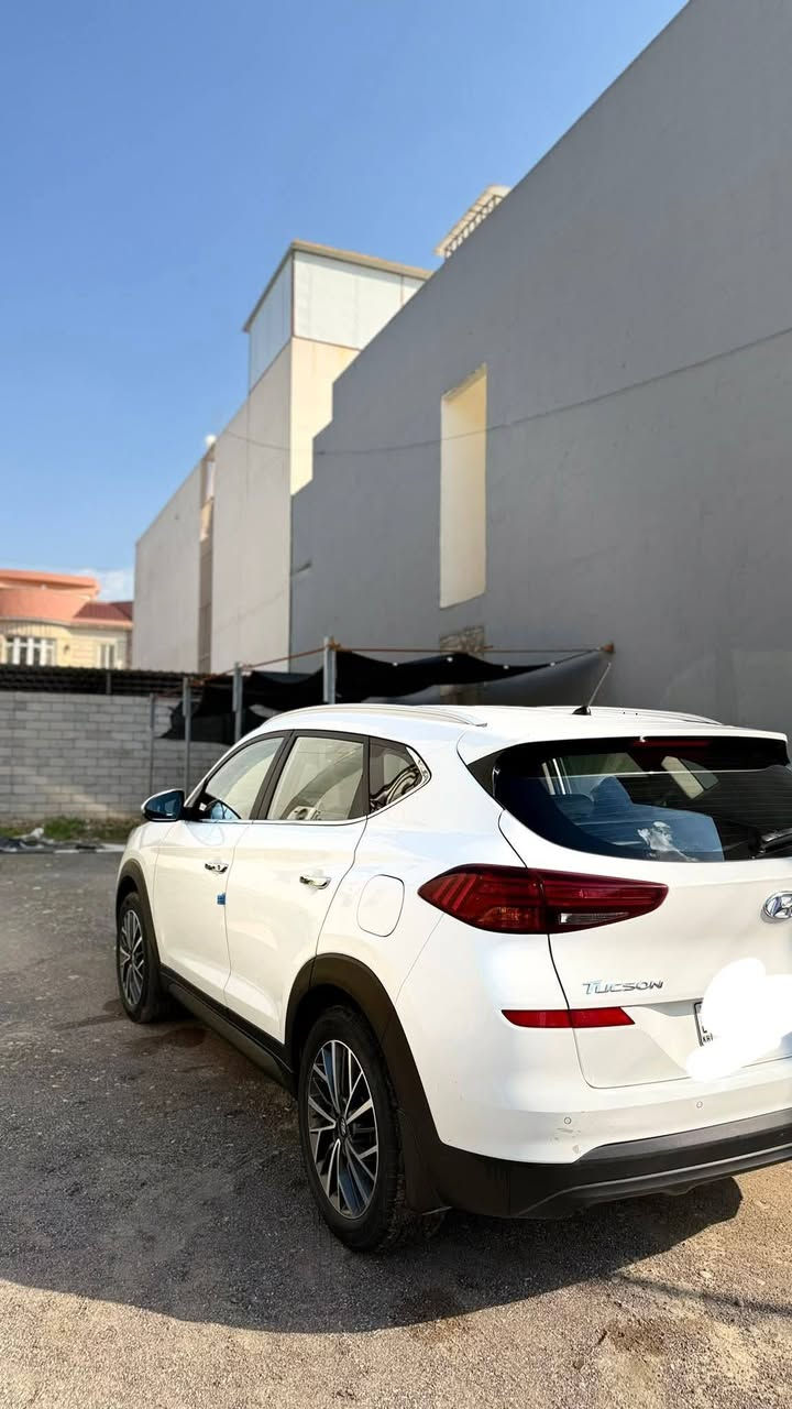 هونداي توسان خليجي

موديل ٢٠٢٠ الكاصد 

رقم بغداد الماني بسمي 

لون ابيض 

٤ سلندر ٥ راكب 

بصمتين: تشغيل وتقفيل 

بردات خلفية اصلية 

كشنات جلد اصلي لونين 

كشنات ٢ كهرباء 

تشغيل عن بعد 

شاحن وايرلس 

شاشة كبيرة اندرويد 

كامرة دوارة اصلية 

مري شفط مع القفل 

حساس امامي وخلفي 

نظام ايكو درايف 

تحكم استيرن فول 

حاكية : ابلوتوث: اوكس 

شاشة اعطال بلدشبول 

كيجات السرعة زئبقية 

جي : بي: اس: خرائط طرق 

هند بريك برجل 

تبريد ابيانو لمس 

تبريد قطعتين ثلج 

لد امامي وخلفي 

لايت زنون اصلي 

اضواء ترحيب بليدات 

علامة سورنتو بلدوسة 

يدات نيكل اصلي 

اشاير بلمري 

٥ ويل كب ١٩

تخم تاير جديد لك 

كير ومكينة وصدر وحدادية وتبريد كفالة عامة

صبغ شويه بل بنيد جاملغ خلفي ليسر

الرقم الدولي الجديد // هزة جديدة // سنوية جديدة 

سيارة جديدة مال بيت بية تراي مال زيرو 
لرضيه كاعيع مدوشمه 

السعر١٧٤

***********
