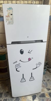 ثلاجة فيستل للبيع حجم 18 قدم كلش نظيفة وشغالة 100 بالمية الماطور مالته...