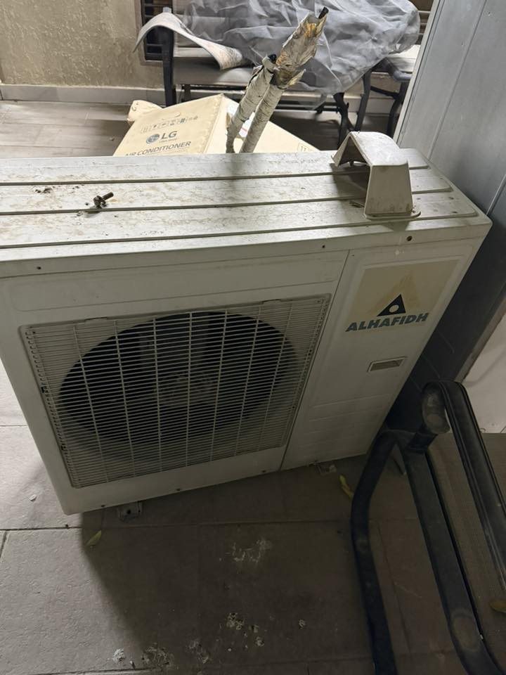 السلام عليكم عندي كنتوري الحافظ ٣ طن للبيع شغال قفله مال بيع ٦٠٠ الف وعندي خارجية واحد طن كرافت هم شغالة  ب ١٠٠ الف 
متواجد على الواتساب ***********
