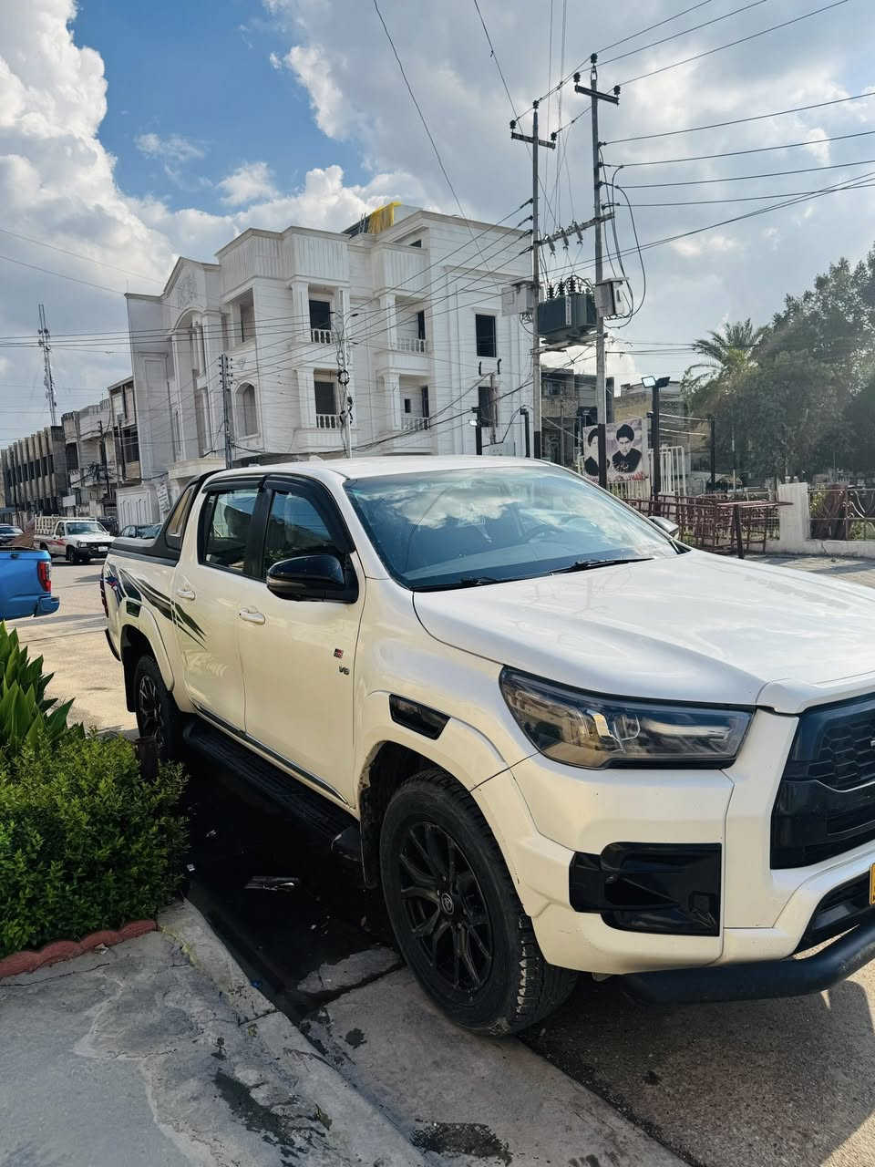 السعر 360 رقم اربيل….***********
السلام عليكم جي ار 2023
مكفولة من الصبغ والتبديل 
بيه مكانين بارد رقم اربيل 
ماشية100الف حقيقي 
مكاني بغداد
