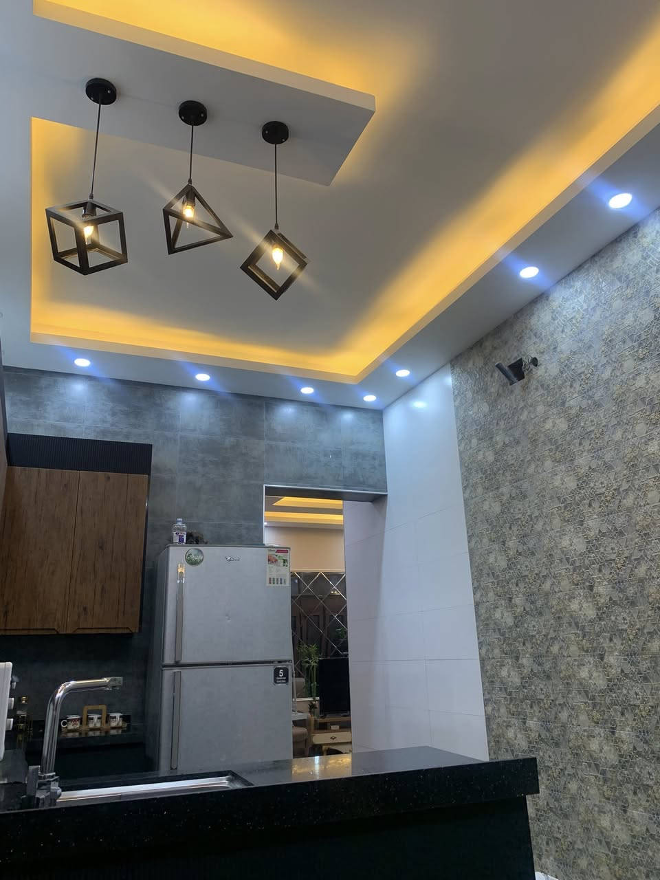 ⭕️⭕️⭕️السلام عليكم
بيت للبيع  
منطقة حي الجهاد شارع الشارقة
مساحة ١٥٠ متر 
مكون من ثلاث طوابق والطابق الرابع مخزن 
كل طابق يحتوي على غرفة نوم سويت +صالة +استقبال +مطبخ +حمام 
وحديقة خارجية تشجير تابع للدار 
للتواصل 🛑

🛑0781 324 4677
 السعر 550 مليون 🛑
التواصل واتساب 🛑
