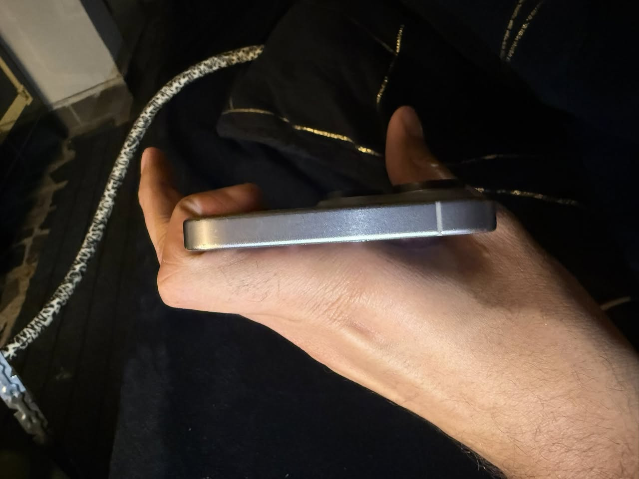 سلام عليكم 
أيفون 15 Pro Max
ذاكره 256
بطاريه 86
جهاز وتر بروڤ على ايدي 
بيه كسر خفيف بلظهر مثل ما موضح 
والكامره مثل ما موضح 
باكيت موجود مالته 
للبيع سعره مليون بيه مجال بسيط 
مكان بغداد اسكان 
*********** واتساب
