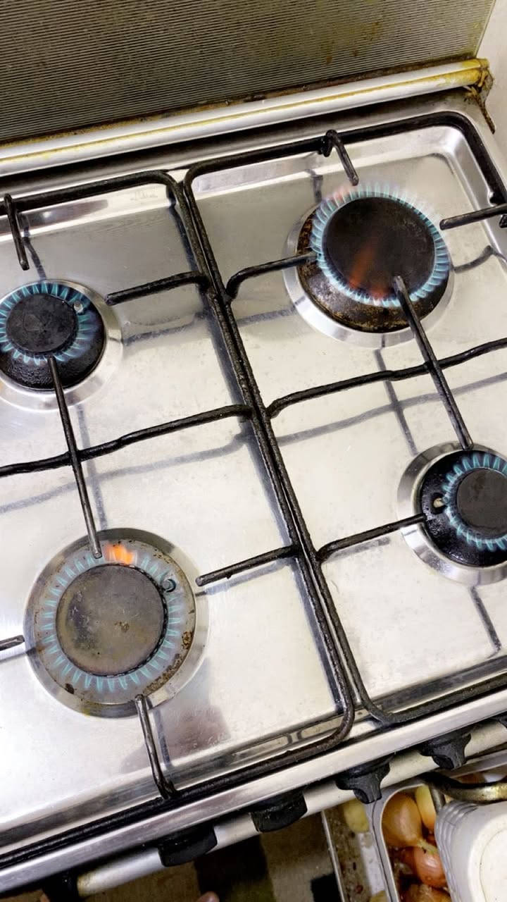 كاونتر 3 قطع وطباخ مصري اصلي كله شغال  للبيع *********** العنوان الامين
