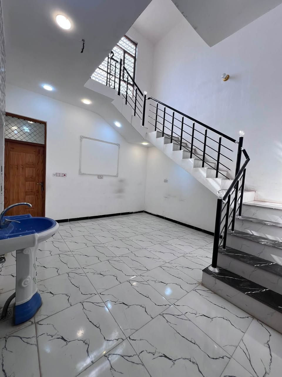 مشتمل للأيجار 
جبيريه الثالثه
طابقين يتكون
من 3 غرف نوم 
مع باقي الملحقات
للأستفسار اكثرمراسله الصفحه
اتصال + واتساب
***********
***********
عنوان المكتب
حي الأفراز مجاور المدخن
مكتب البشير للعقار
