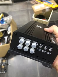 مضخم صوت سيارة • اكسسوارات سيارة