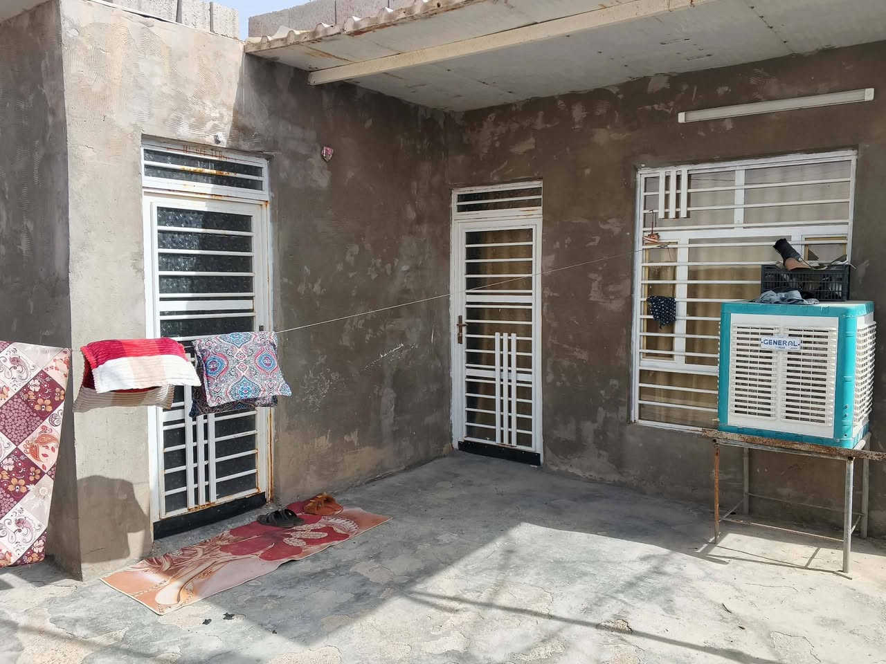 بيت للبيع في حي الحكيم قرب غسل هيثم الچليباوي مساحه ١٢٠سقف سانتويج استفسار اكثر الاتصال على ***********
