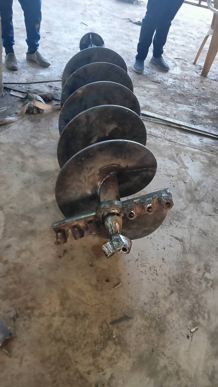 بسم الله الرحمن الرحيم
للبيع انواع البراين والماطورات حفر 
***********
***********
