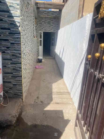 السلام عليكم 
بيت تجاوز ١١٠ متر واقع حال 
يتكون البيت 
غرفة نوم  كبيرة 
ستقبال كبير 
مطبخ 
حمامات ثنين واحد داخل المطبخ هوه حمام وتواليت
واحد داخل الغرفه 
مع البيت تانكي 
كيزر
عنوان البيت بغداد 
الغزالية نهاية شارع المركز 
ع شارع العام مقابل السرية مال الاتحادية الجديدة  السعر، 39 وبي مجال 
للاستفسار الاتصال
***********
