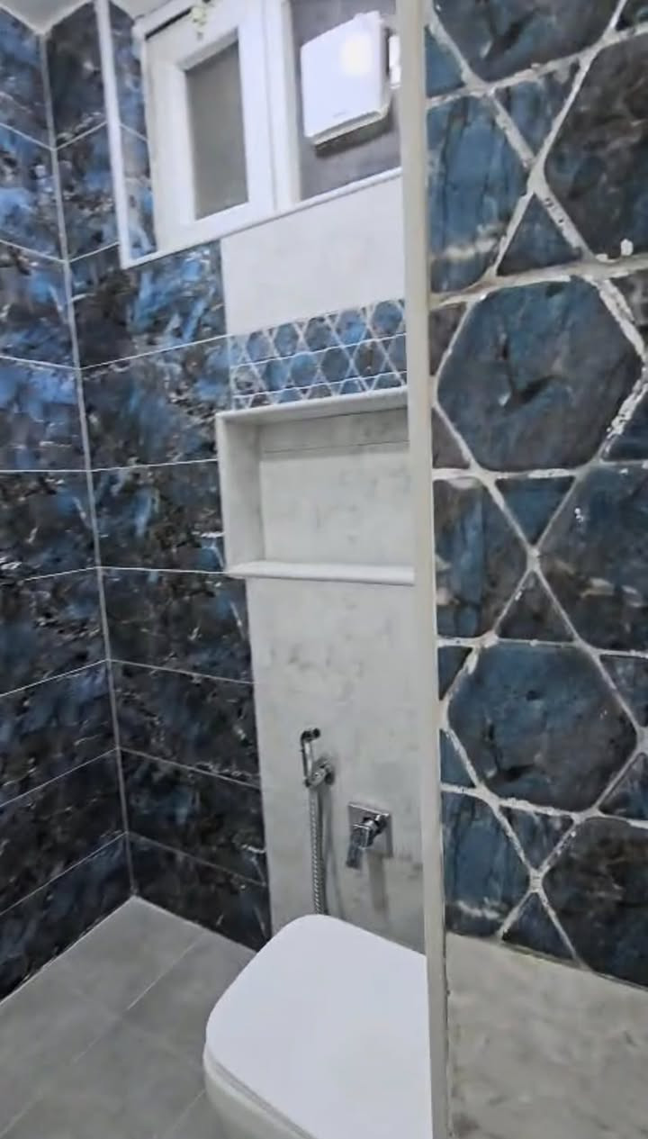 شقة للايجار في الكرادة🔴
📍الموقع : الكرادة داخل 
🔷المساحة 100 متر 🔷
🔷طابق اول 🔷
🔷تحتوي على غرفتين وصالة ومطبخ وحمام 🔷
🔹حالة الشقة : بناء حديث 🔹
🔹تتكون من مدخلين🔹
🔹سعر الايجار : 750 الف 🔹
🔹يصلح ايجار : عوائل/ شركات🔹
————————— 
🏢 شركة المستقبل للاستثمار والتسويق العقاري 
🔺نستقبل كافة عروضكم وطلباتكم 
🔺للاستفسار : 
***********
