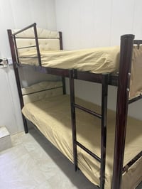 سرير طابقين • نظيف