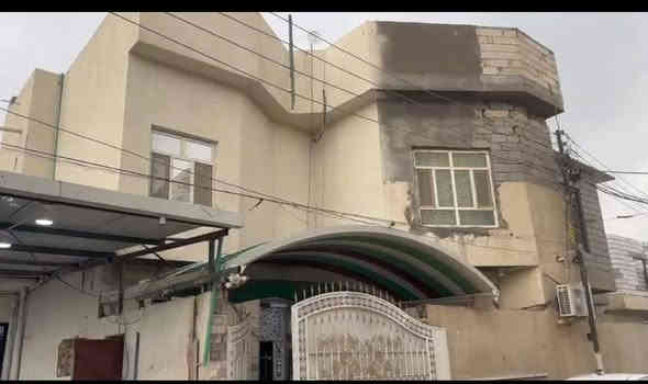 سلام عليكم بيت البيع مساحت دار معا ديوان 300 البيت يحتوي ع حديقه و ديوان و حمامات خارجيه البيت من داخل يحتوي ع استقبال و مطبخ و صاله و صحيات دخليه و قرفتين / طابق ثاني يحتوي ع صاله و قرفتين و صحيات طابو زراعي وكاله بسم موقع دار بصره ابو الخصيب يوسفان شارع مجمع سياب  المشتري مكلف بنشر استفسار *********** واتساب او اتصال سعر 270 قابل التفاوض
