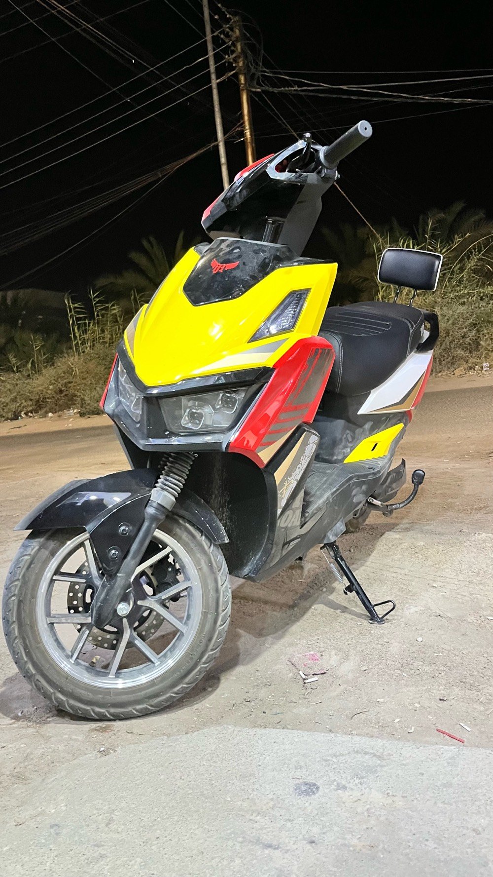 سكنس شحن كفاله عامه صارلي اسبوع مطلعها من الوكيل بطاريات كرافيت جدد  6 بطاريات دبل 88 ڤولت 50 امبير ملف الفين سرعتها 80 حقيقي تمشيك بلشحنه الوحده 60/65 كيلو  ودراجه مكفوله من كلشي سعرها ماخذها بواحد وخمسين ، رايدها ب 900 وبيها مجال  الموشراي لايتعبنه رقم بس واتساب *********** ومتواجد خاص (سبب البيع انطلبت فلوس) ((الدراجه اي عيب مابيها سبب البيع موضح))