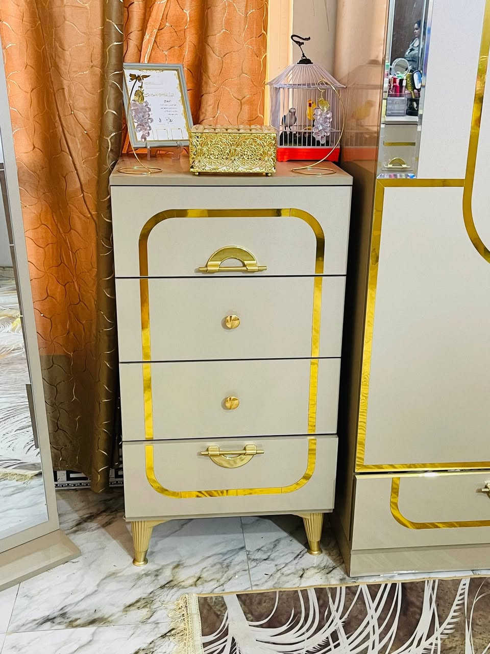 غرفه نوم تركيه اخت الجديد ما مستخدمه هواي السعر مليون و150 وبيها مجال قليل الي يحب يتصل على الرقم *********** او يراسل ماسنجر موجود واتساب ابو رمانه
