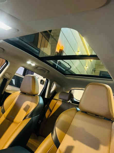 السلام عليكم
شانجان cs35 plus موديل 2025 ( البخيت)
استعمال شخصي ونظيفه جدا والسياره خاليه من اي حوادث  عدا رصعه حالوب خفيفه ما تبين في البنيد والتكمتين وشخط خفيف في الجاملغ الامامي الايمن والتبريد ممتاز جدا حتى في درجات الحراره العاليه سيارة اقتصاديه جدا وعمليه وقليله الاعطال ومناسبه للاستخدام اليومي والمسافات الطويلة ولا تحتاج اي مصاريف مكانها بغداد 
‏السياره ماشية (٣٠) الف كيلو متر
‏المواصفات 
‏🛑محرك 1400تيربو
‏🛑 وضعية قيادة رياضية
‏🛑 مقابض الابواب / كروم
‏🛑 مثبت سرعة ( كروز كونترول)مكابح ABS
‏🛑 نظام الكتروني لتوزيع القوى بالتساوي على العجلات الاربعة عند التوقف EBD
‏🛑 نظام للمساعدة اثناء النزول على منحدر HDS
‏🛑 قفل السيارة يفتح اوتوماتيكيا عند الاصطدام 
‏🛑 حساسات خلفية عدد 3 
‏🛑 نظام لتتبع ضعط الهواء في الاطارات
‏🛑 تشغيل عن بعد
‏🛑 قفل مركزي + مفتاح ذكي 
‏🛑 تحذير وتوقف تلقائي عند وجود سيارة 
‏🛑 سماعات ومكبرات صوت عدد ٦
‏🛑 اضواء اماميه واضواء خلفيه LED 
‏🛑 كشنات جلد 

 السعر : 22 مليون
‏🛑 ***********. 

‏
