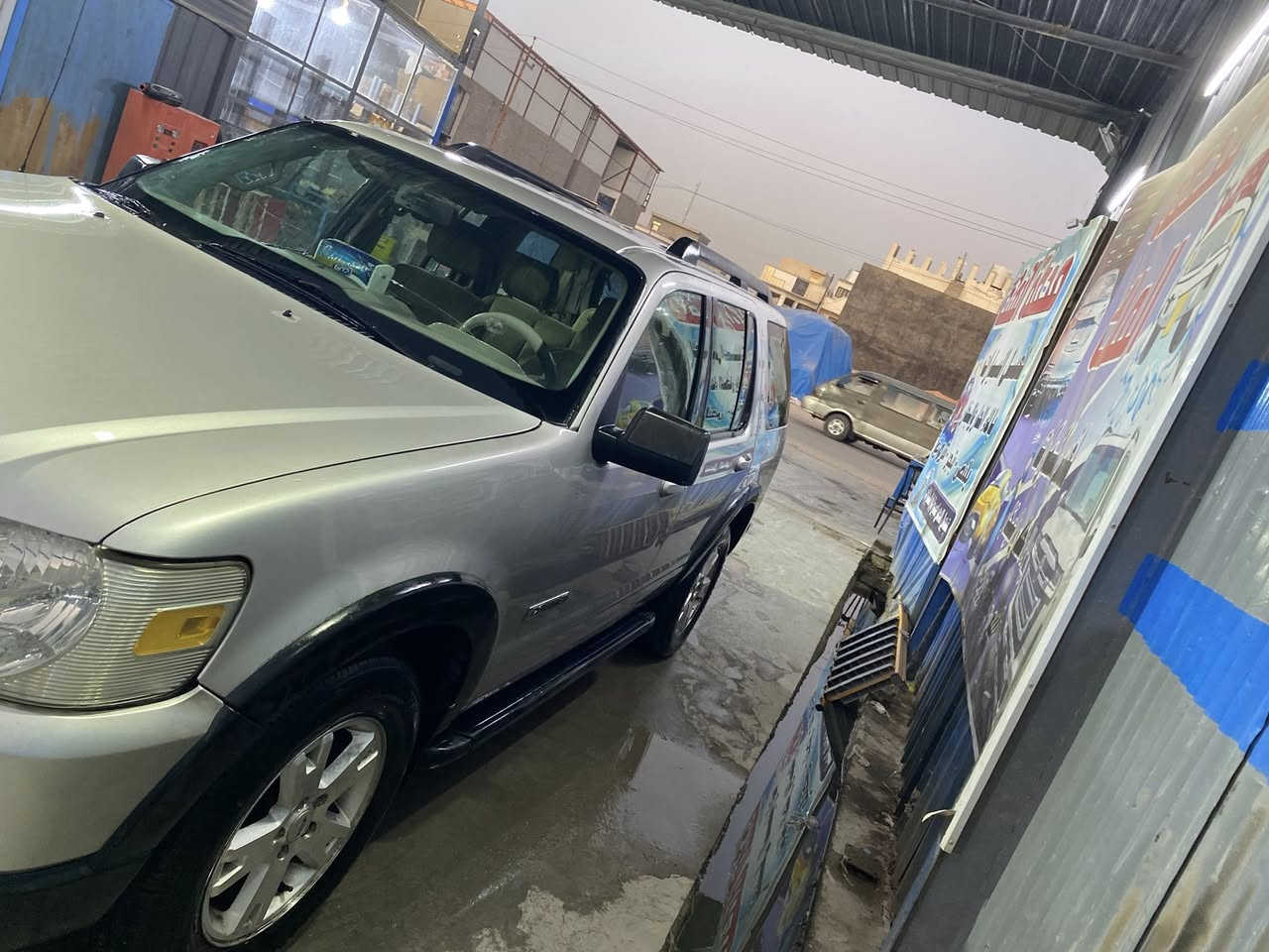 فورد اكسبلور 2007 خليجي
7 راكب 

كير ومحرك خير من الله 

بيها منضومة غاز 60 لتر 

السيارة رقم بغداد (رقم قديم)

بيها بارد من عكس لسايق واضح بصورة 

وبيها شخط بلباب وبيها طخه من وره كلهن واضحات بصور 

بيها ملاحضات للاستفسار الاتصال ع رقم 
مكاني بغداد الدورة 

السعر 85 وبيها مجال 

***********
