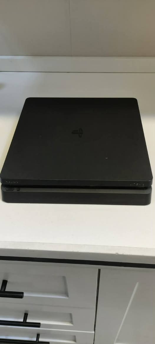 البيع PS4 Slim
الجهاز مرتب ونظيف، استخدام شخصي.

✅ يدة أصلية
✅ 3 ألعاب أقراص

السعر 250 ألف وبيه مجال.
الموقع: الحلة
للتواصل ***********
