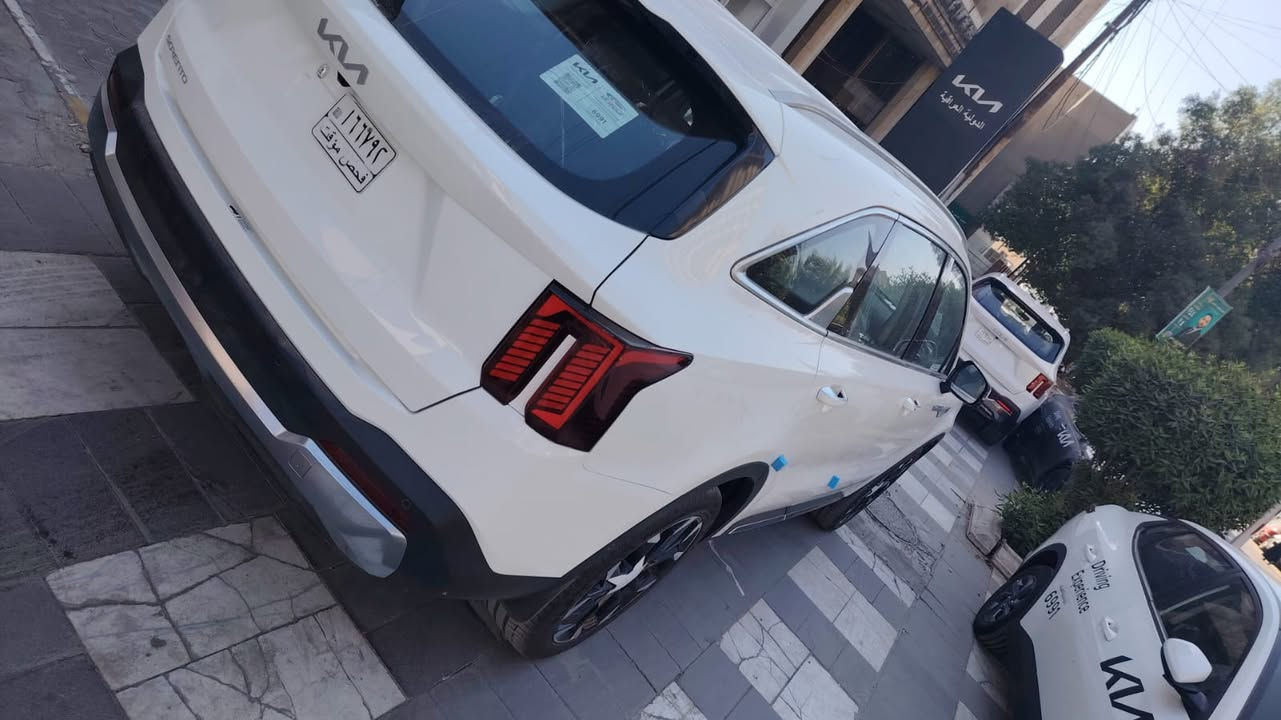 Kia Sorento 2025 
كيا سورنتو خليجي وكالة زيرو  قماره حديد  موديل 2025
كتاب شهداء
حجم المحرك 6سلندر 3500cc
مواصفاتها
مقاعد مخمل وكراسي أماميه كهرباء وبردات جانبيه على المقاعد الخلفيه و4 كاميرات رادار أمامي وخلفي وتحريك بالريمونت أمامي وخلفي وجنطه كهرباء وحساس امامي وخلفي وتشغيل عن بعد ودخول بصمه ابواب ذكي
ضمان خمس سنوات او ١٠٠ الف كيلو متر كير ومكينه وكهربائيات بكل تفرعاتها
وصيانه سنتين او 40 الف كيلو متر تبديل دهن وفلتر مجاناً كل ٥٠٠٠ كيلو متر
مغلفة ppfضمان ١٠سنين

 يتوفر لدينا شحن الى الامارات وتركيا   
خدمة التخليص الكمركي والنقل الى جميع محافظات العراق من جميع منافذ العراق الحدودية  

للتواصل *********** بغداد 
*********** دهوك
*********** دهوك
00905348133355 تركيا 
العنوان : بغداد / البلديات / قرب جسر 7 نيسان  
دهوك /شارع بهار ستي / داخل المعارض / معرض رشيد سعيد 
#مزاد_هايدرا
